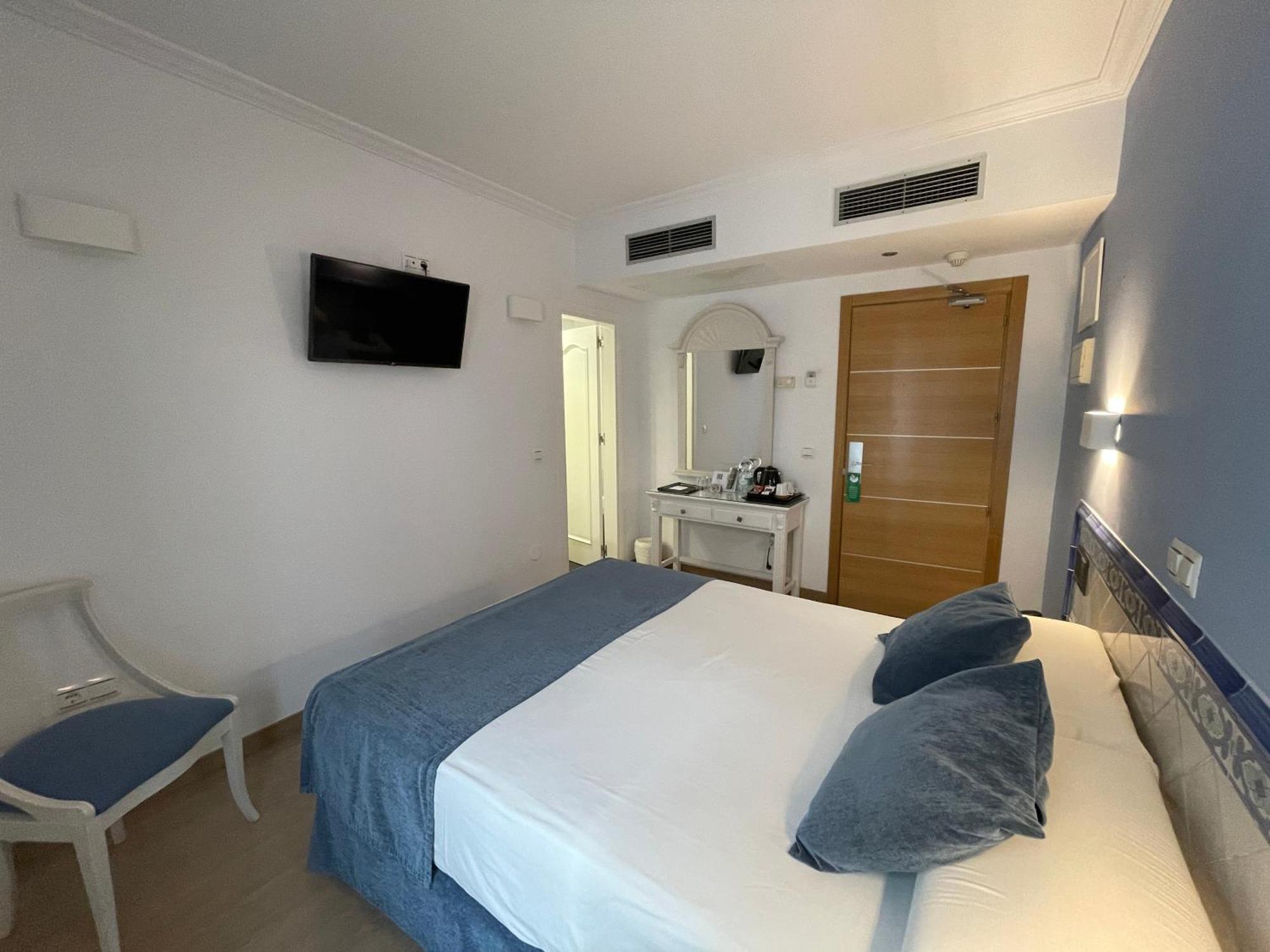 Hotel Plaza Cavana Nerja Exterior foto