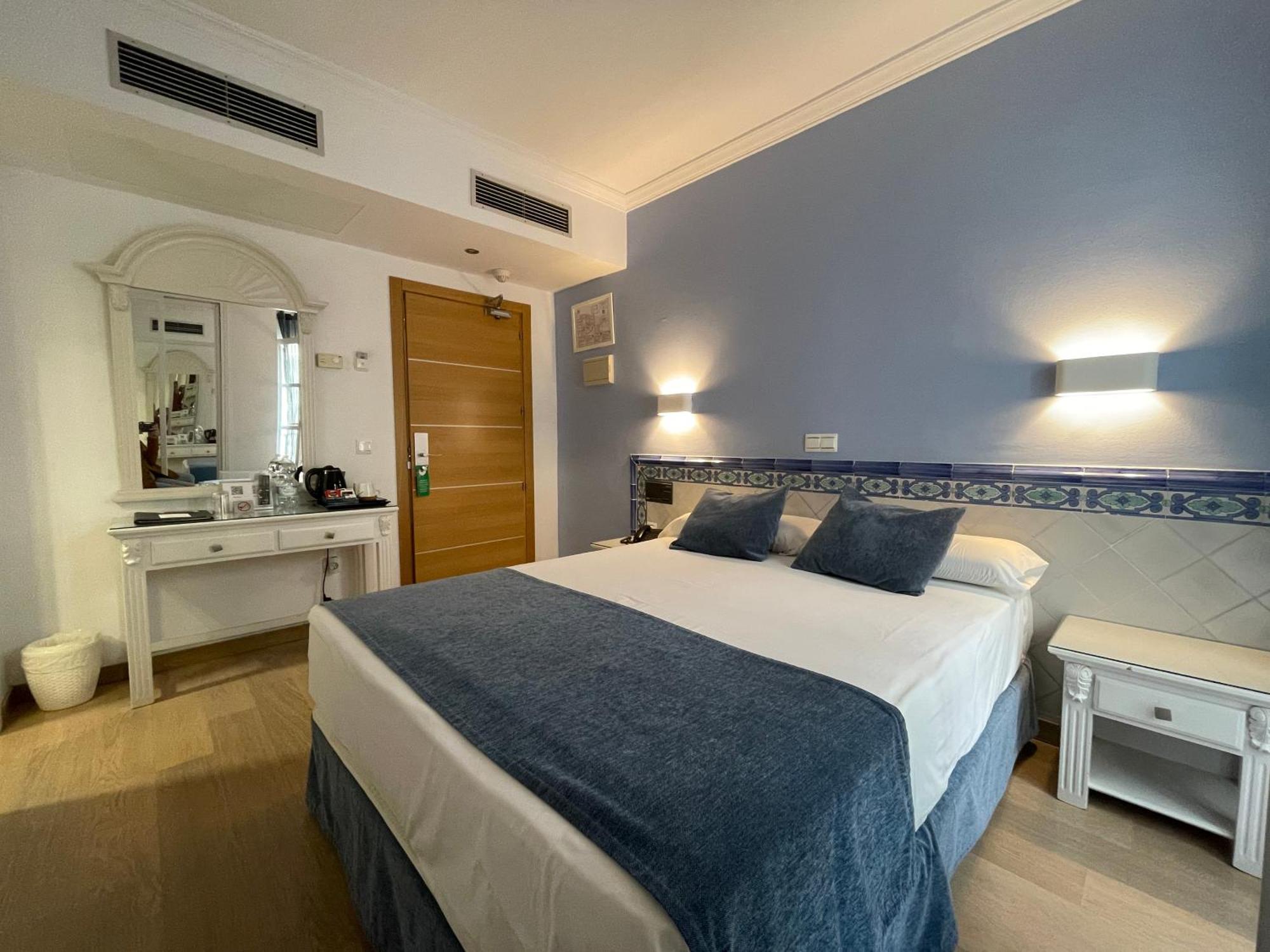 Hotel Plaza Cavana Nerja Exterior foto